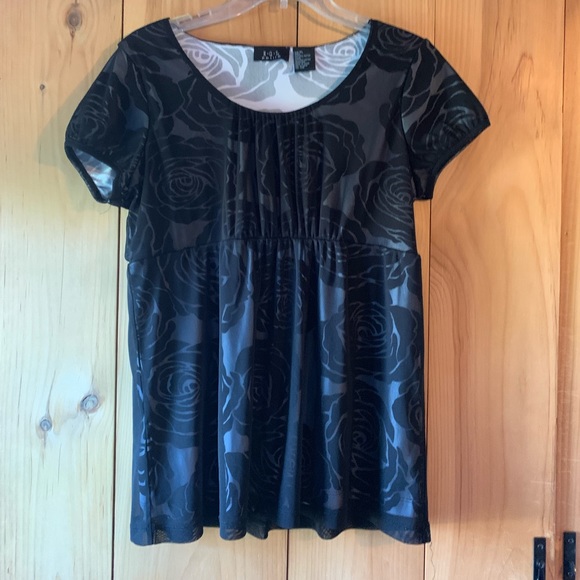 Tops - 🌈R-Q-T Black with White Underlay Top